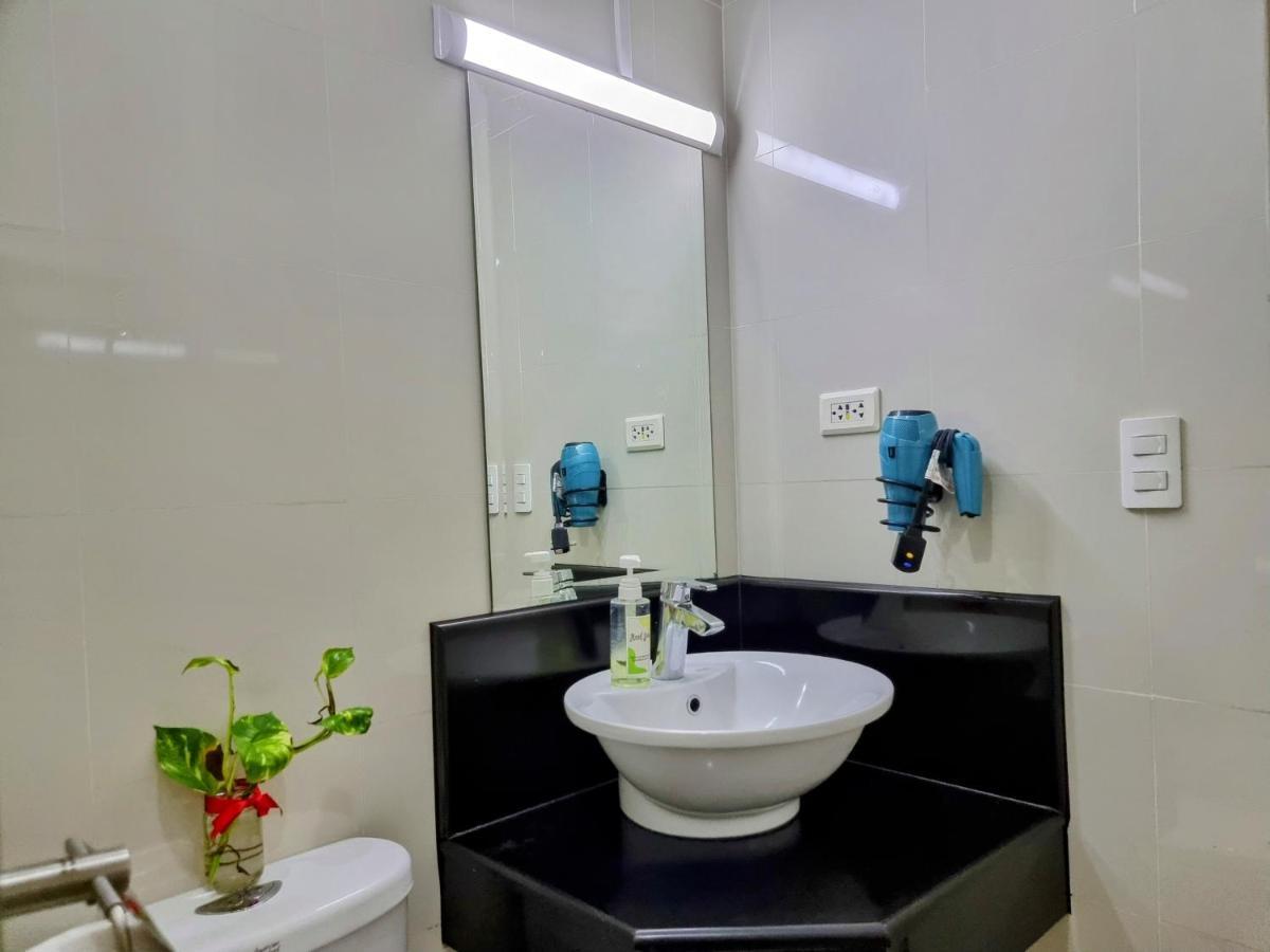 One Palm Tree Villas Condo Across Naia Terminal 3 มะนิลา ภายนอก รูปภาพ